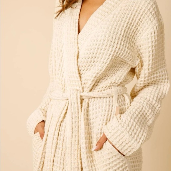 HAPPY PLACE BRAND WAFFLE ROBE - Picture 2 of 7